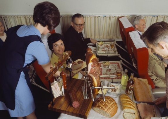 10 photos incroyables qui montrent comment cetait de prendre lavion avant (1)