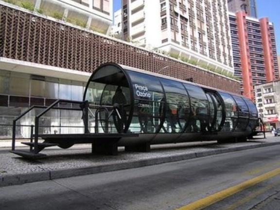 15-abribus-insolites-qui-vont-vous-donner-envie-deattendre-le-bus-6