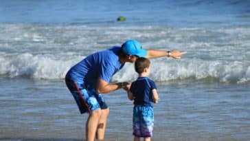enfant parent vacances mer