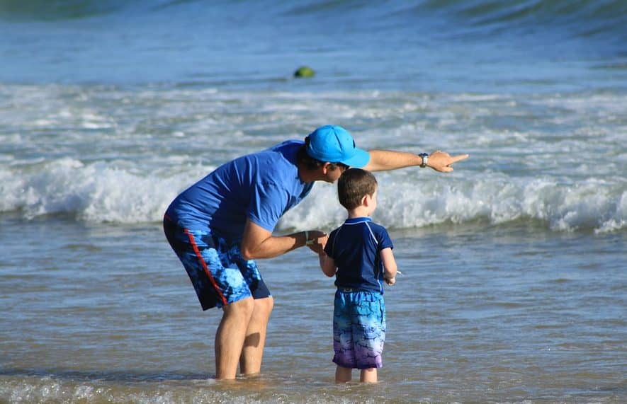 enfant parent vacances mer