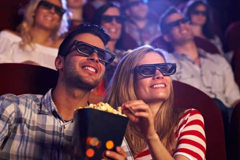 couple qui regarde un film en 3D