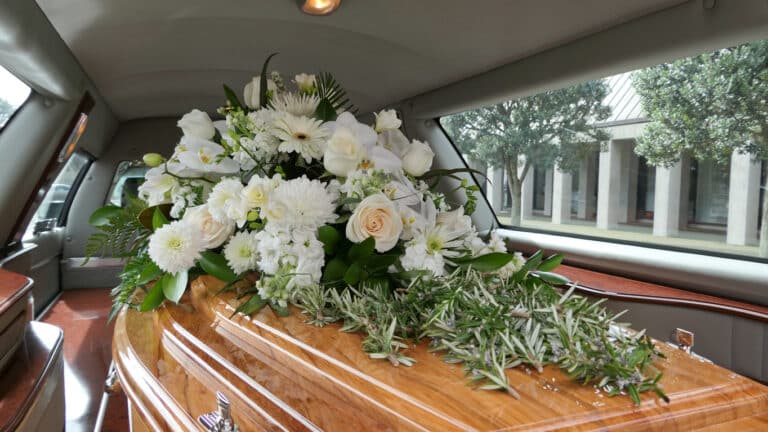 corbillard cercueil enterrement obsèques rites cérémonie funéraire