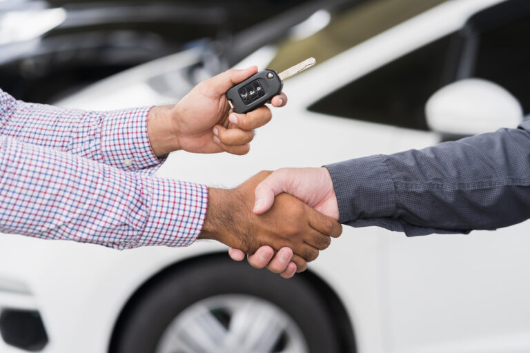 concessionnaire automobile vente de voiture neuve ou d'occasion seconde main